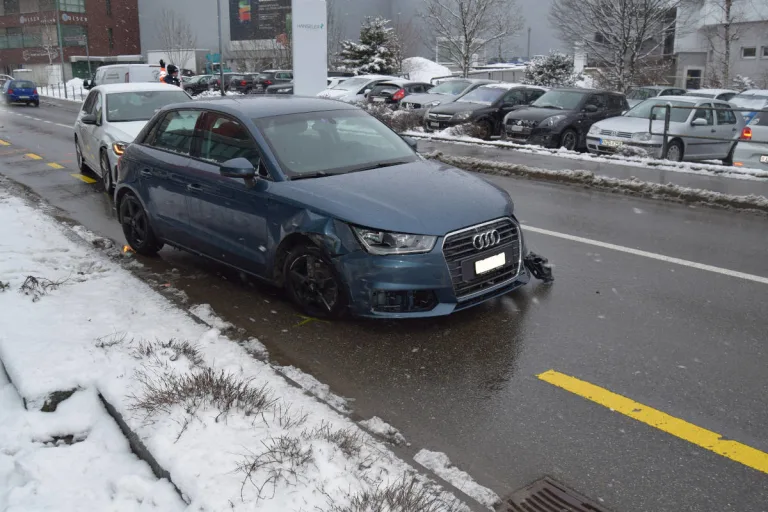 Herisau AR – Kollision zwischen zwei Personenwagen