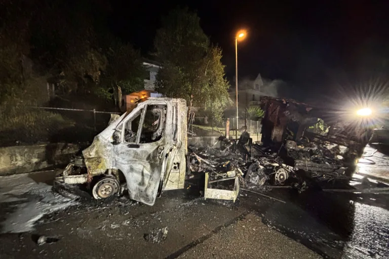 Delémont JU – Wohnmobil gerät in Brand