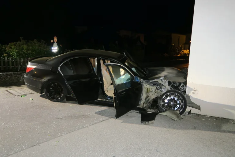 Näfels GL - Dieb verunfallt auf der Flucht 