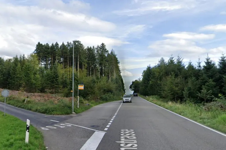 Meikirch BE – Zwei Schwerverletzte nach Unfall zwischen E-Bike- und Motorradfahrer