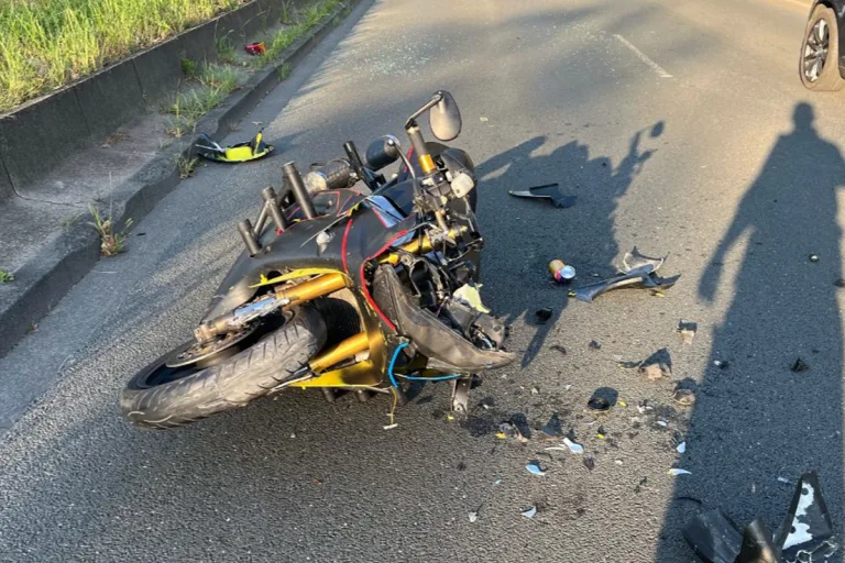 Bielefeld NW – Motorradfahrer bei Auffahrunfall verletzt