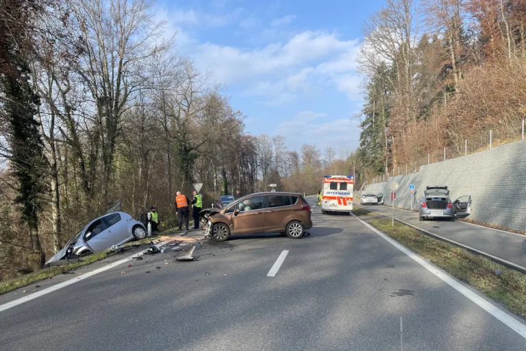 Eggenwil AG – Auffahrunfall führte zu Folge-Kollision