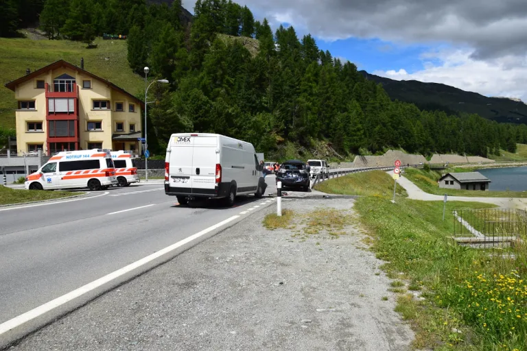 Silvaplana GR – Auffahrunfall mit drei beteiligten Fahrzeugen