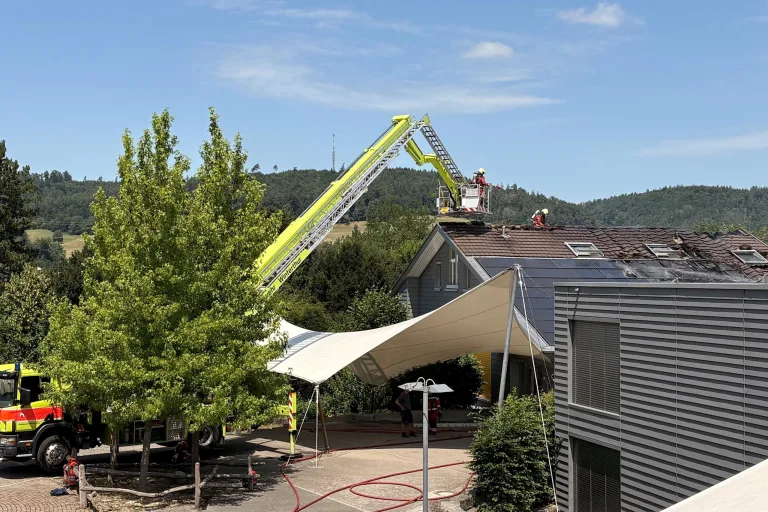 Elgg ZH – Grossbrand in einem Sekundarschulhaus
