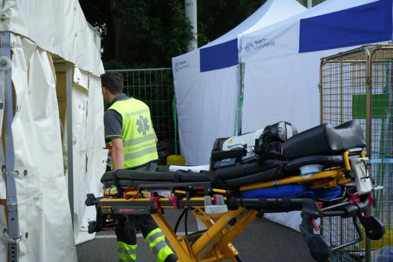Hitzeschläge, Schnittwunden, Alkohol – Street Parade fordert Rettungskräfte