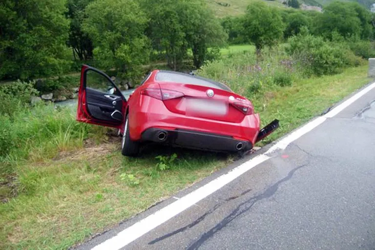Hospental UR - Starker Regen führt zu Unfall 