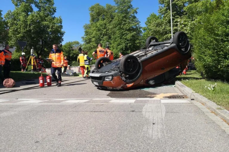 Dietlikon ZH - Loorenstrasse nach Unfall gesperrt