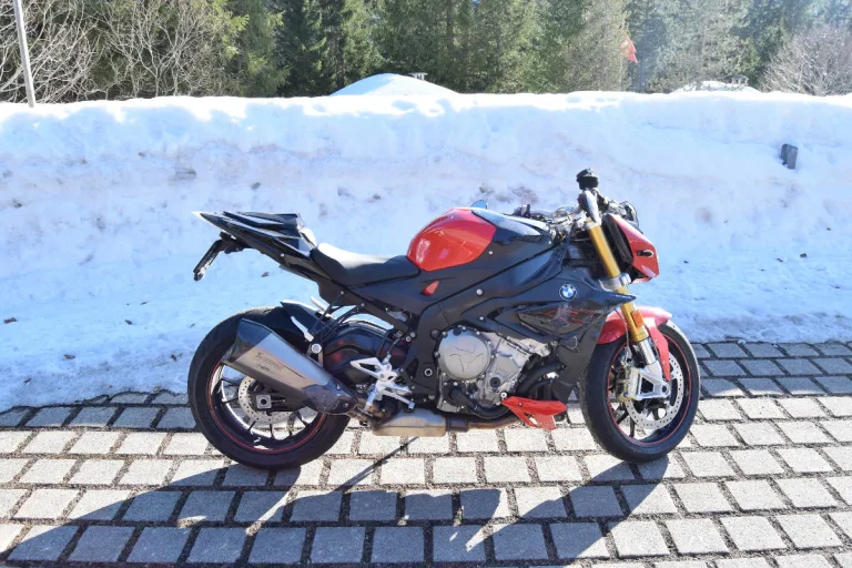 Urnäsch AR – Mit Motorrad in einer Kurve gestürzt