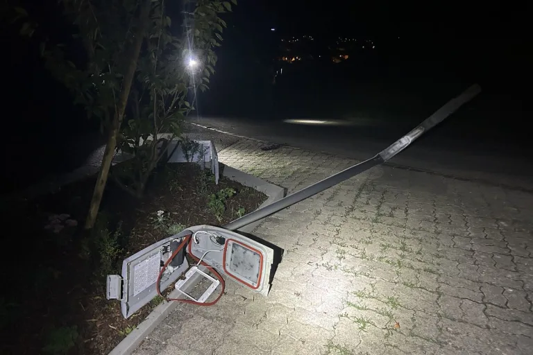 Gontenschwil AG - Strassenlampe gerammt 