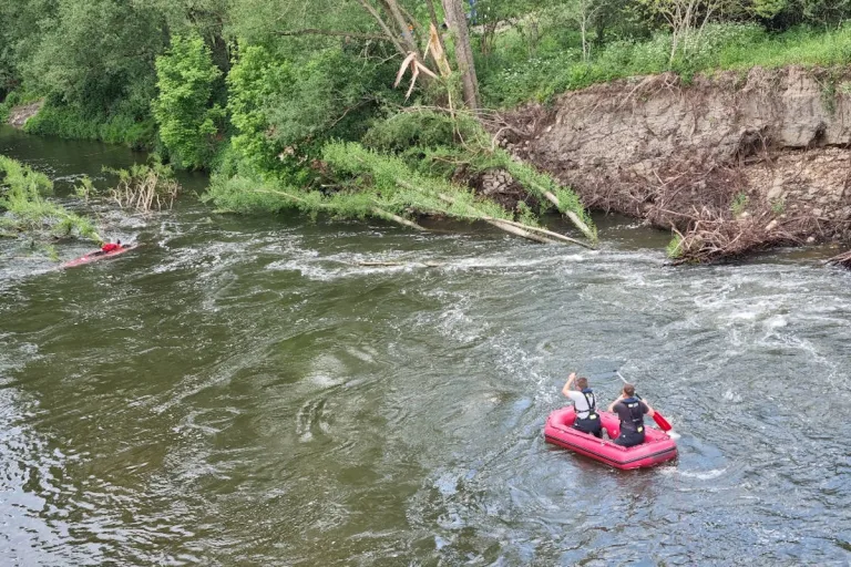 Datteln-Ahsen – Kanufahrer aus der Lippe  gerettet
