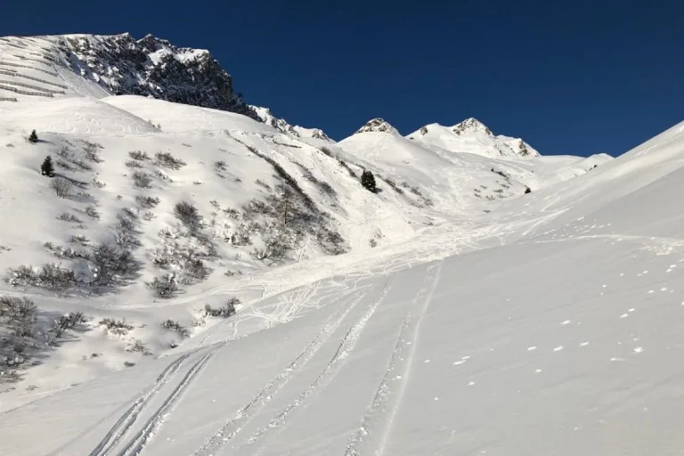 Davos - Vermisster Snowboarder von einem Schneebrett verschüttet