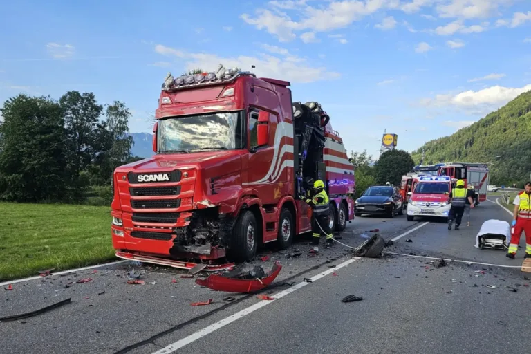 Treffen – Unfall zwischen Auto und Lastwagen