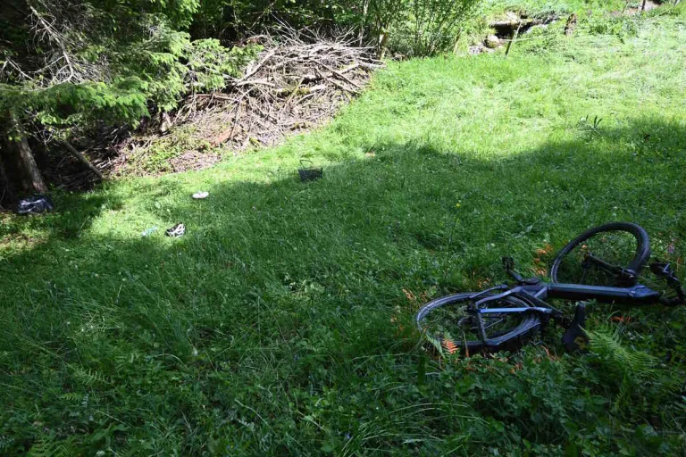 Unfall gestern in Necker SG  - E-Bikerin nach Sturz verletzt ins Spital geflogen