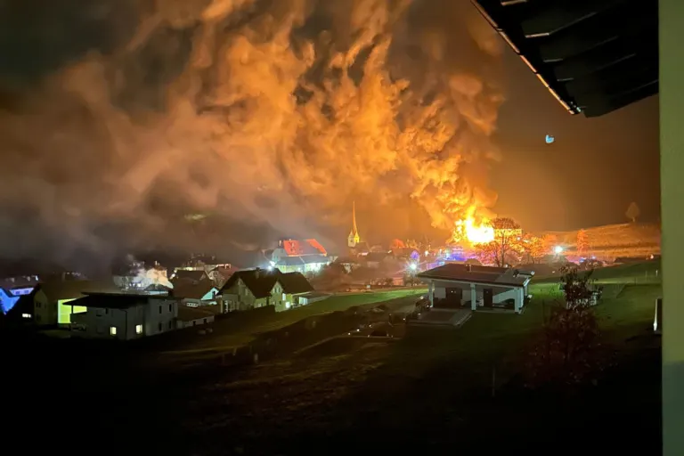 Wieting K – Schulgebäude in Brand