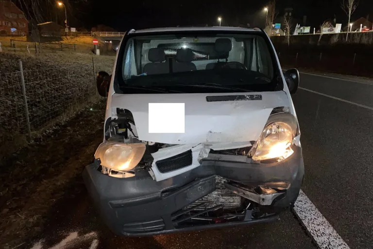 Bargen SH – Heftige Kollision zwischen Lieferwagen und Auto