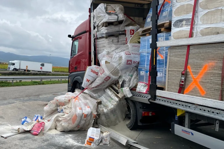 A65 Edesheim RP – Sattelzug mit ungesicherter Ladung gestoppt