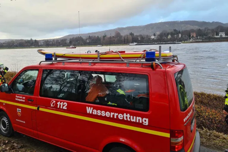 Bonn - Umfangreiche Suche nach vermisster Person im Rhein verlief negativ