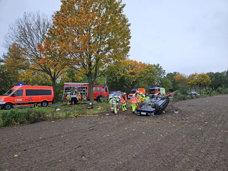Lehrte – Auto überschlägt sich bei schwerem Unfall