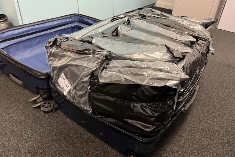 Flughafen Zürich – Polizei erwischt 84-jährigen Drogenkurier