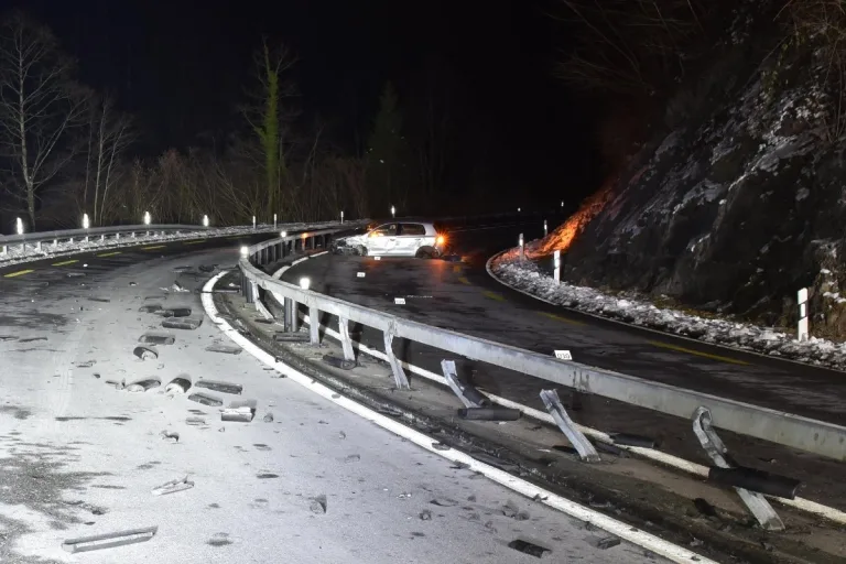 Sihlbrugg ZH - Verhaftungen nach Raserunfall