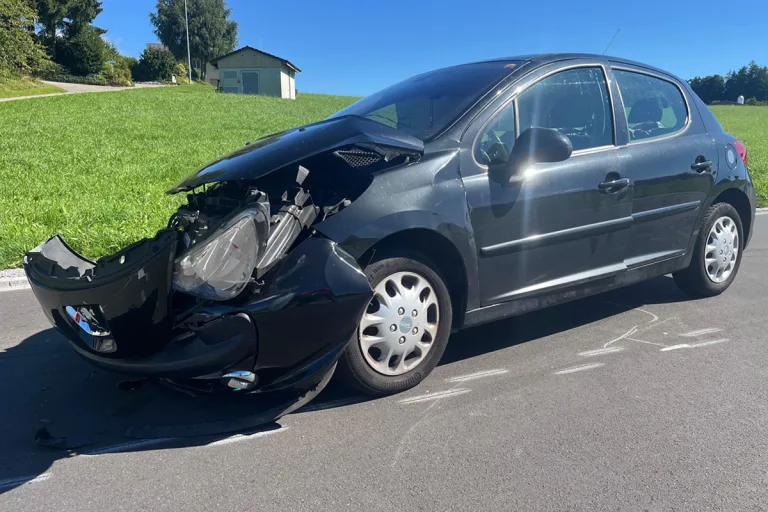 Schwarzenbach SG – Frau bei Unfall von zwei Pkw verletzt