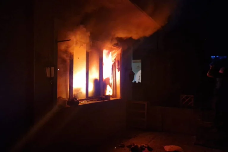Sitten VS – Eine Person bei Brand in Wohnhaus verletzt 