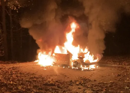 Hattingen – PKW brennt in voller Ausdehnung