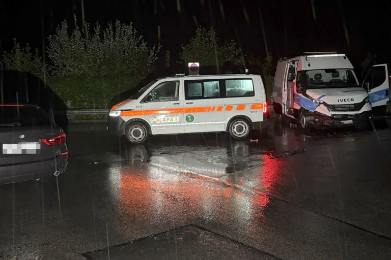 Einbruch in Staad SG – Jugendliche fliehen mit gestohlenem Lieferwagen