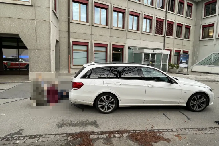 Unfall in Altdorf UR - Personenwagen erfasst Fussgängerin