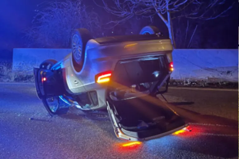 Unfall in Wien– Auto überschlägt sich nach Knall