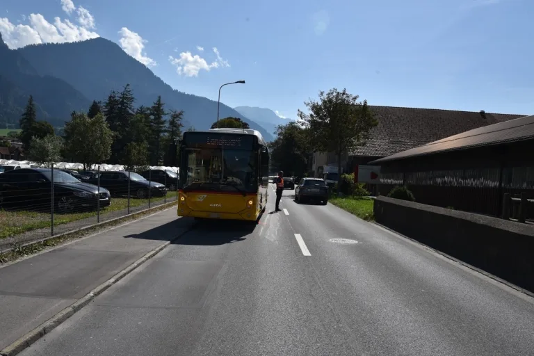 Unfall in Landquart GR - Postauto erfasst ein Kind 