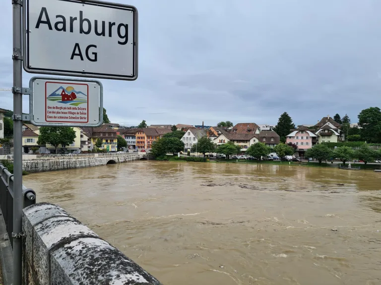 Kanton Aargau - Erhöhtes Überschwemmungsrisiko - Hochwassersperren werden eingesetzt