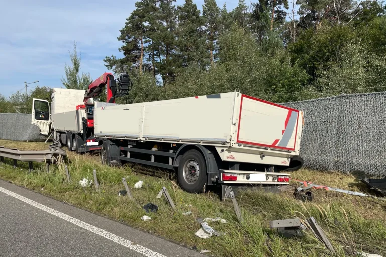 A6 Kaiserslautern RP – Unfall von Lkw nach Reifenschaden