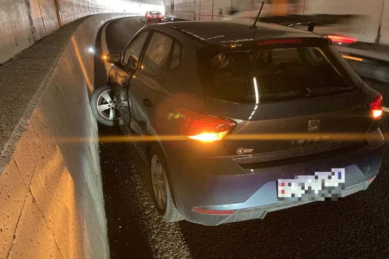 Filzbach GL - Verkehrsunfall im Strassentunnel der Autobahn A3