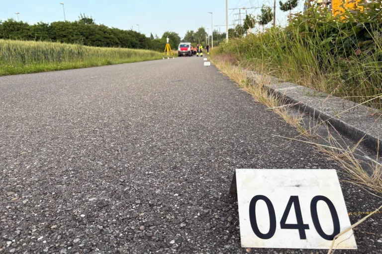 Unfall in Opfikon  – Fussgänger bei Kollision mit Velo schwer verletzt