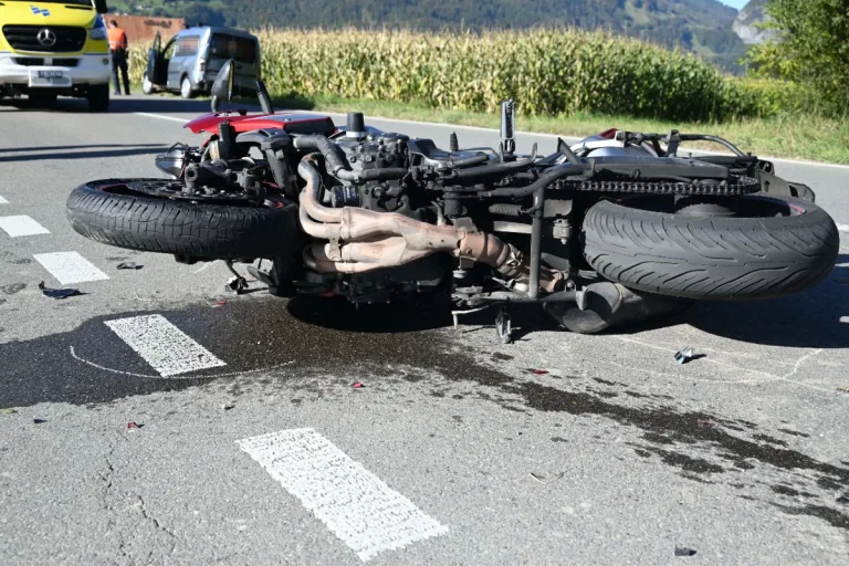  Mels SG  - Auffahrkollision zwischen Motorrad und Auto
