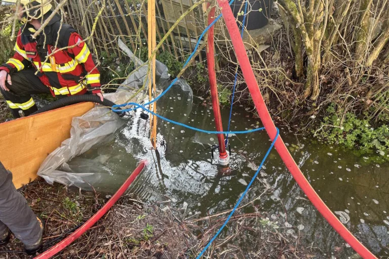 Ebnat-Kappel SG - Jaucheschlauch geplatzt - Stegbach und Thur verschmutzt 