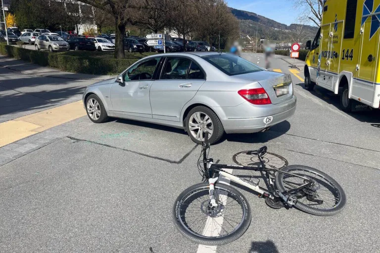 Altstätten SG - Velofahrerin bei Unfall verletzt 