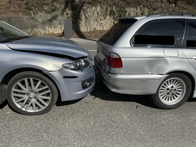Neuhausen am Rheinfall SH: Auffahrkollision mit drei Autos