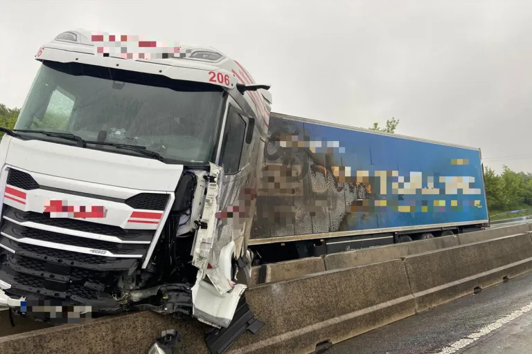 Bad Honnef – Lkw gerät nach Unfall in Brand und verliert Diesel