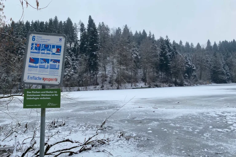 Kanton Zug – Lebensgefahr auf gefrorenen Weihern