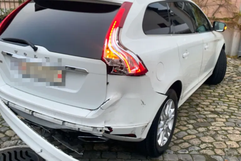Biberist SO - Kollision zwischen Auto und Lieferwagen