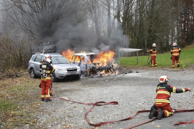 St. Niklausen OW – Auto brennt komplett aus