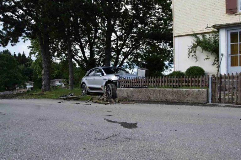Walzenhausen AR - Medizinisches Problem fordert Unfall - Führerausweis weg!