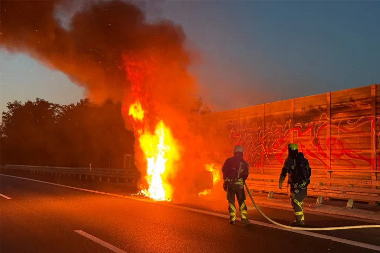 Hünxe NW – Vollsperrung auf A3 nach Brand von Pkw