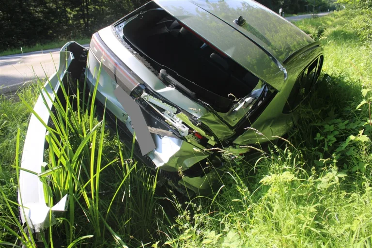 Petershagen – Autofahrerin bei Unfall mit Lastwagen verletzt