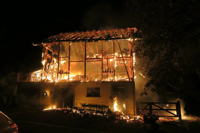 Winterthur ZH – Mehrere hunderttausend Franken Schaden bei Scheunenbrand