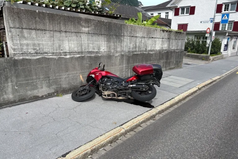 Unfall in Netstal GL – Motorradfahrer übersehen
