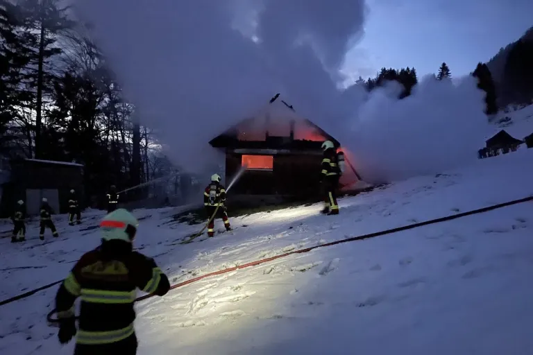 Vorderthal SZ - Stall brennt nieder