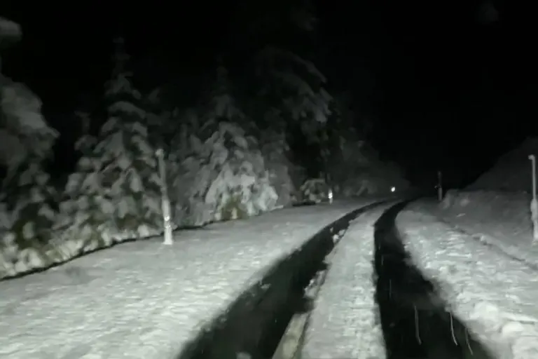Erschwerte Verkehrsbedingungen in den Bergen - Schneefall ab heute Abend auf höher gelegenen Strassen
